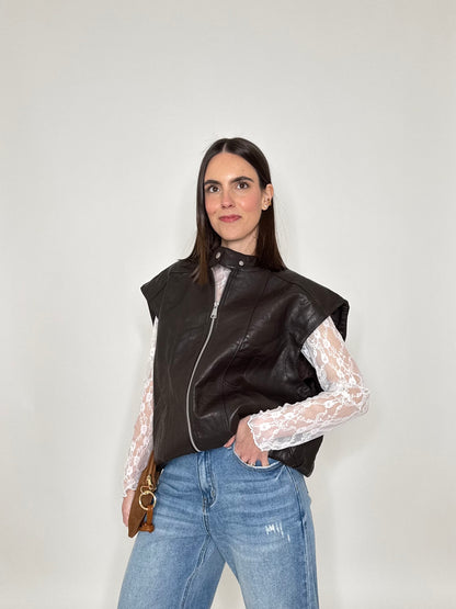 Gilet in ecopelle martellata cioccolato
