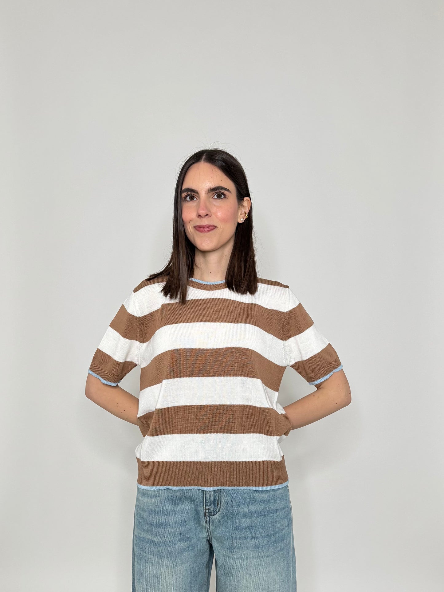 Maglia girocollo a righe manica corta in 100% cotone Panna/Camel/Celeste