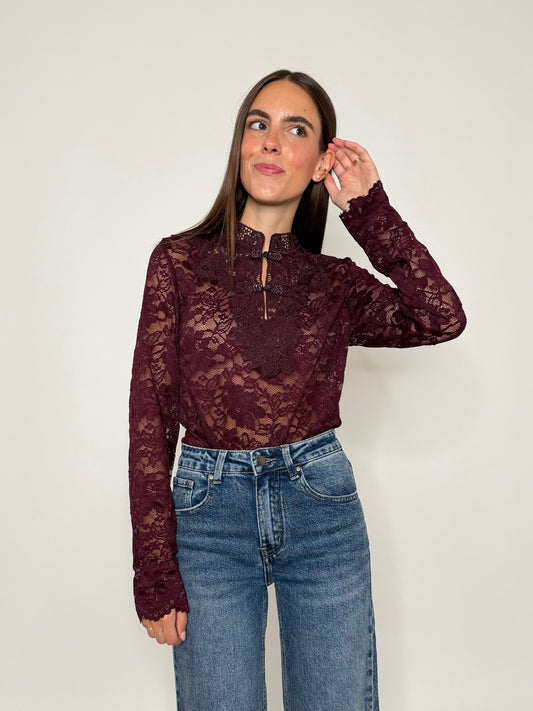 Maglia in pizzo con alamari burgundy