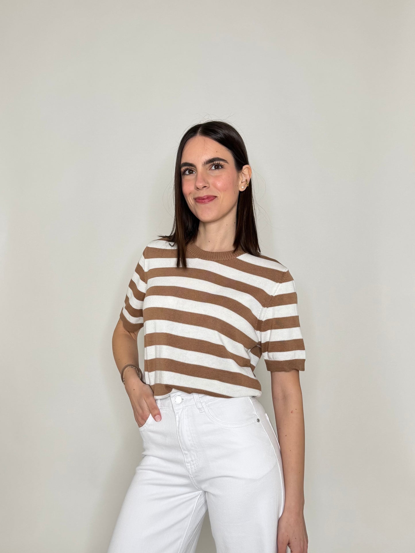 Maglia girocollo a righe manica corta in 100% cotone Camel/Panna