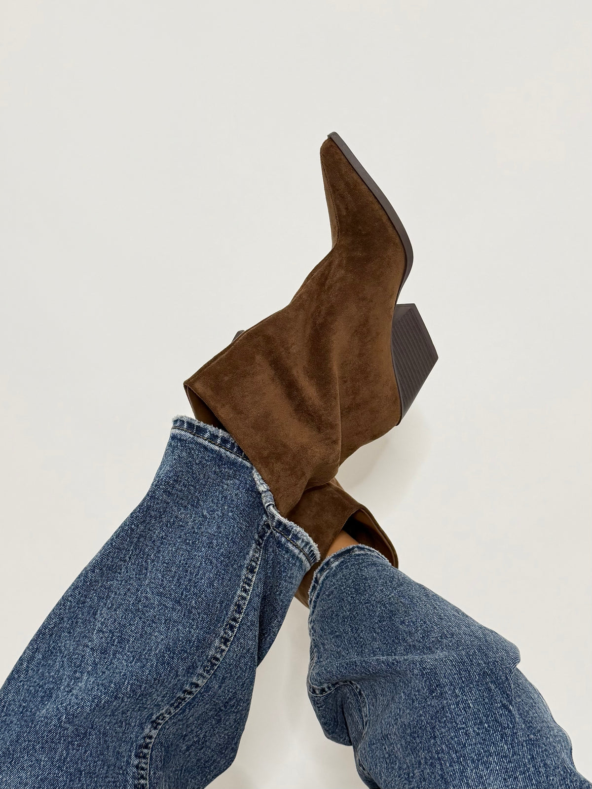 Stivaletti in Suede Marroni Tacco Svasato Texano