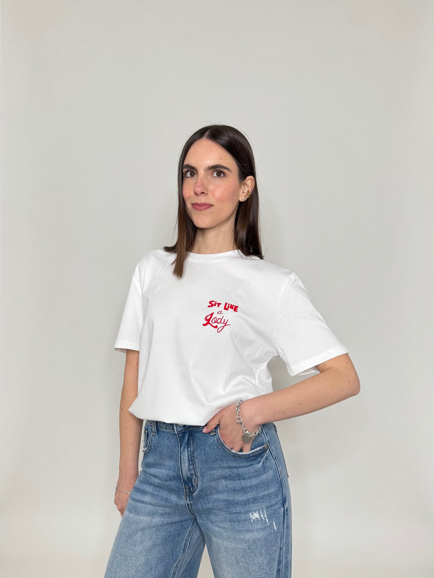 T-shirt in cotone con stampa "Sit like a Lady"