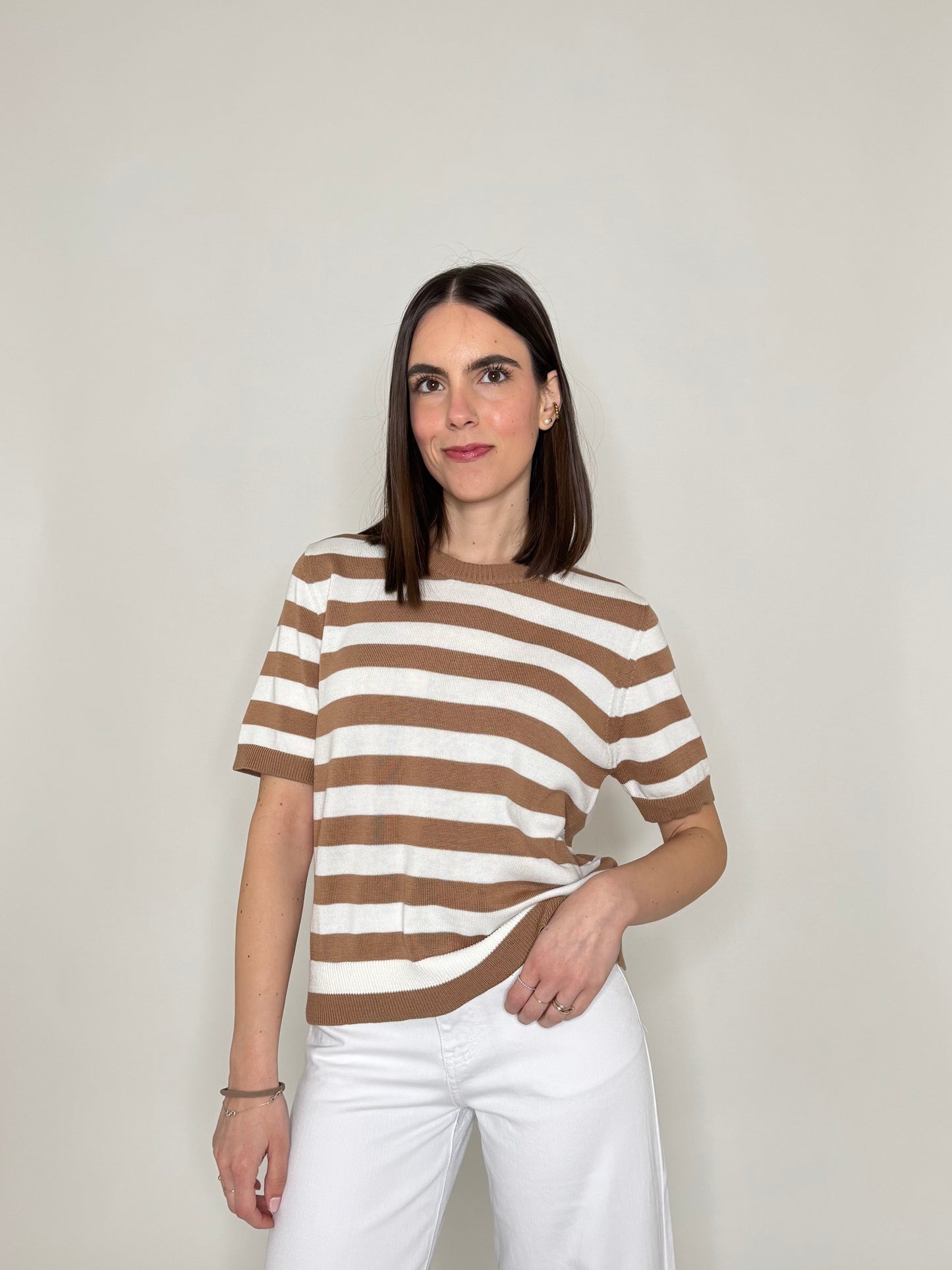 Maglia girocollo a righe manica corta in 100% cotone Camel/Panna