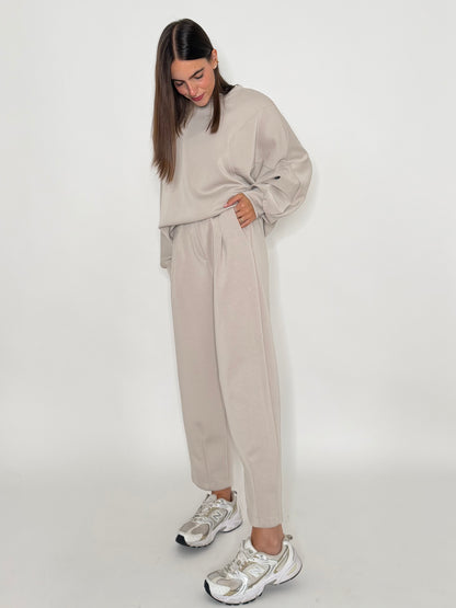 Felpa girocollo relax fit con impunture in viscosa beige