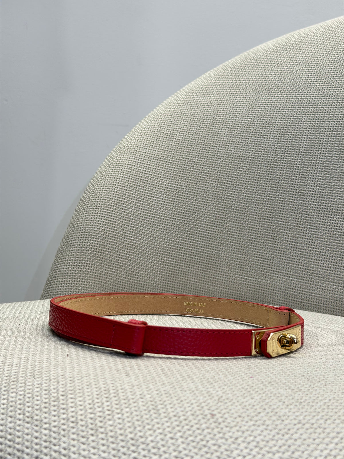 Cintura vera pelle regolabile con lucchetto rossa 2cm