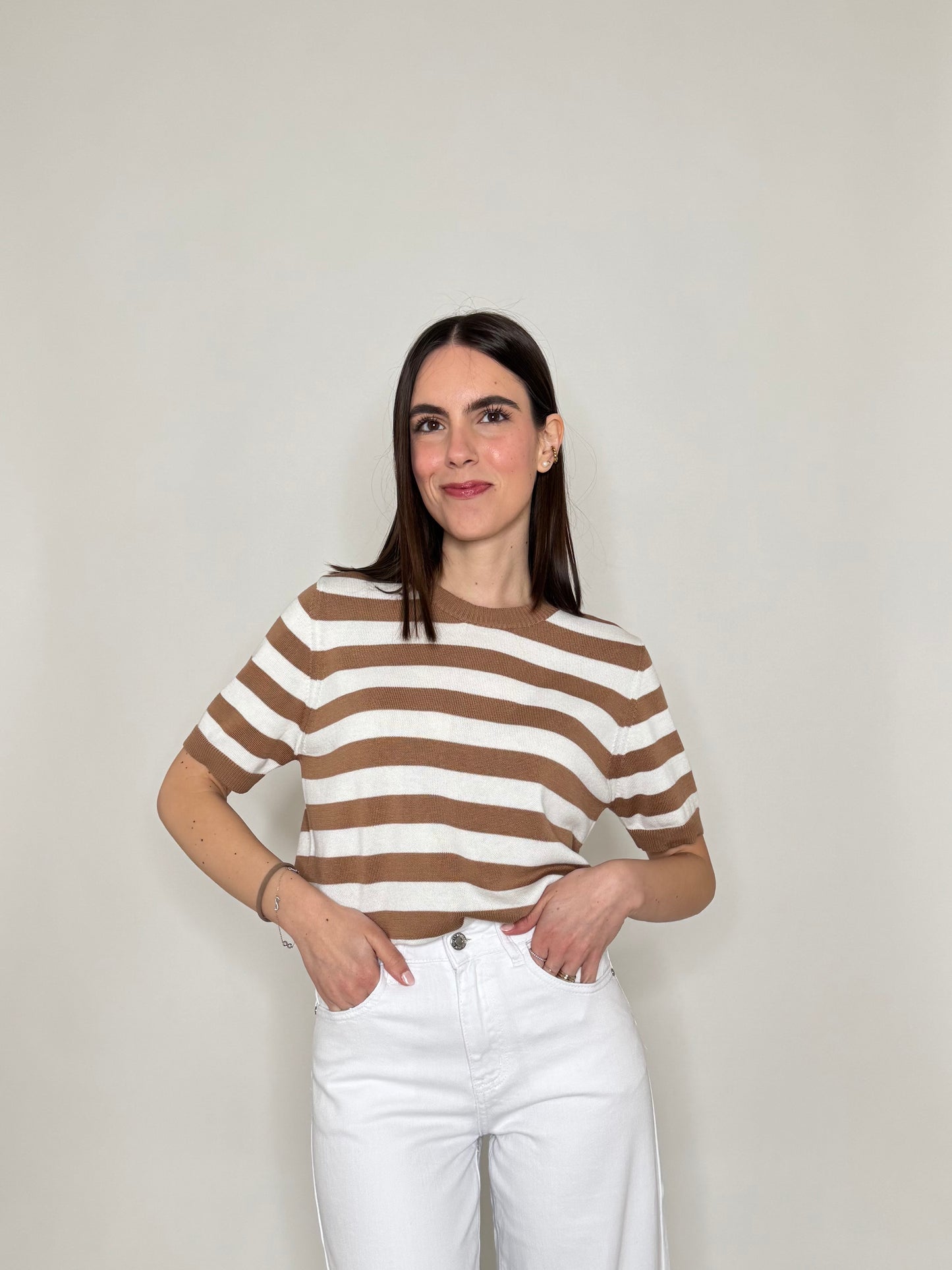 Maglia girocollo a righe manica corta in 100% cotone Camel/Panna