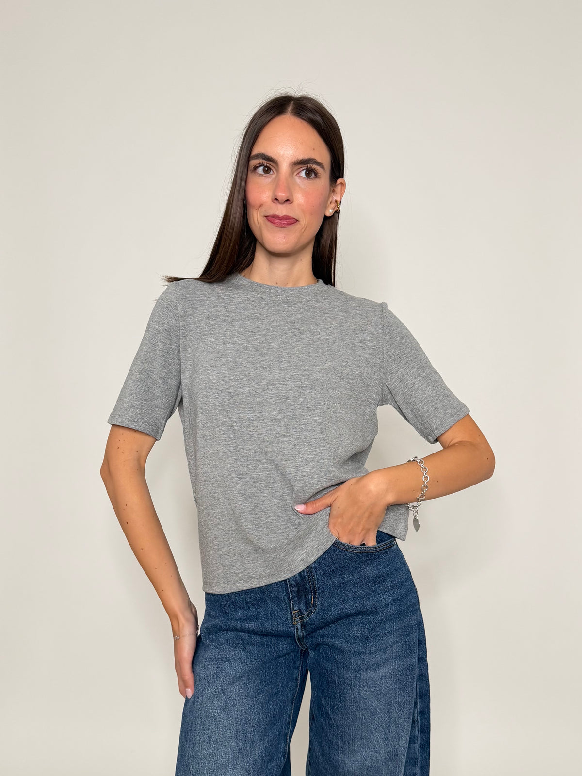 Maglia girocollo basic in viscosa e cotone grigio