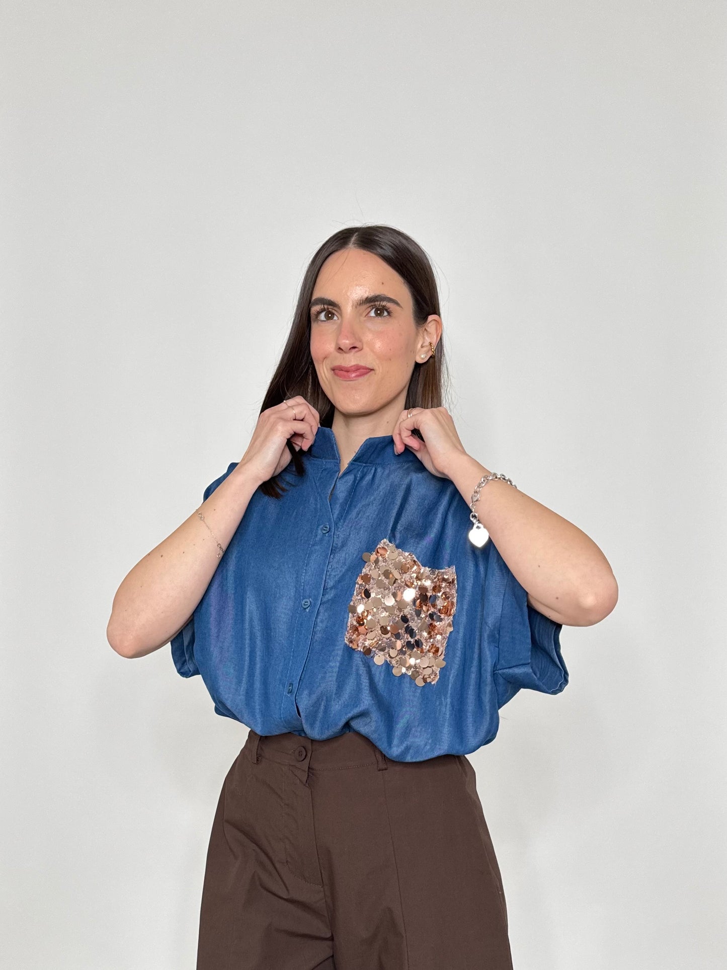 Camicia in chambray con taschino pailletes