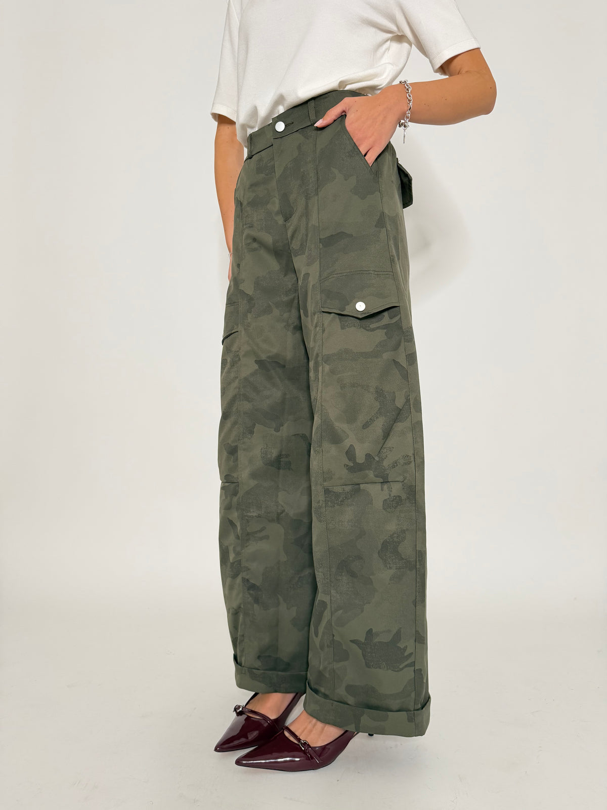 Pantalone cargo wide leg camouflage