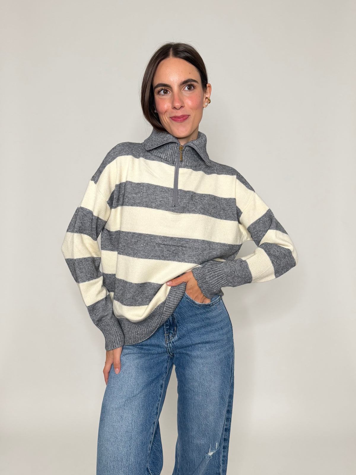 Maglione mezza zip collo alto a righe in morbida viscosa grigio/panna