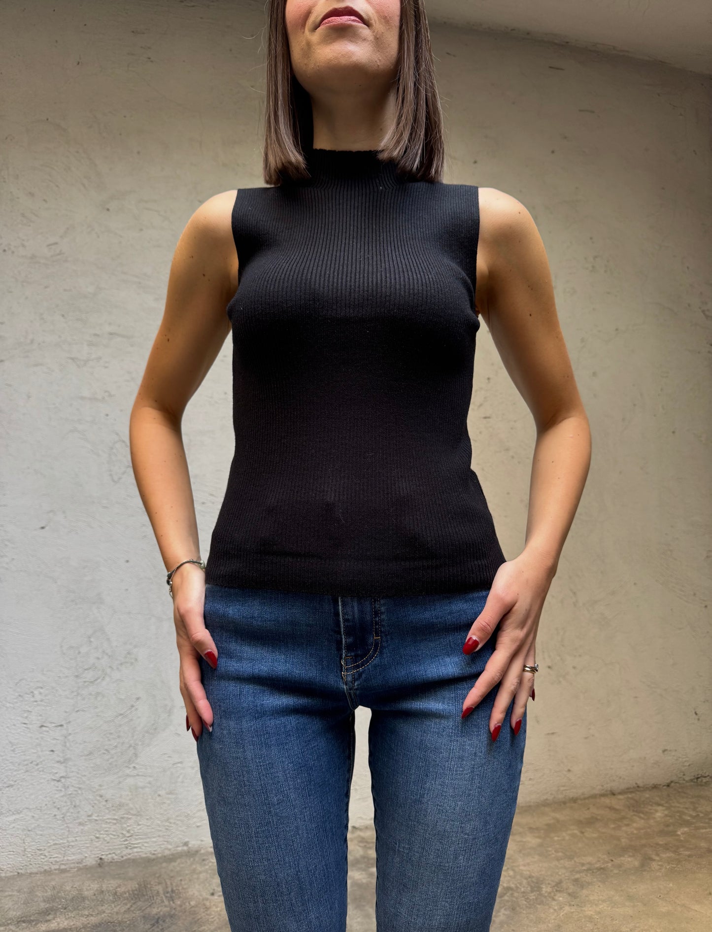 Top mezzo collo in calda viscosa Nero