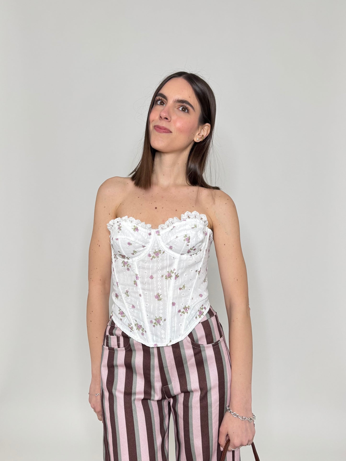 Corsetto in sangallo con fiori