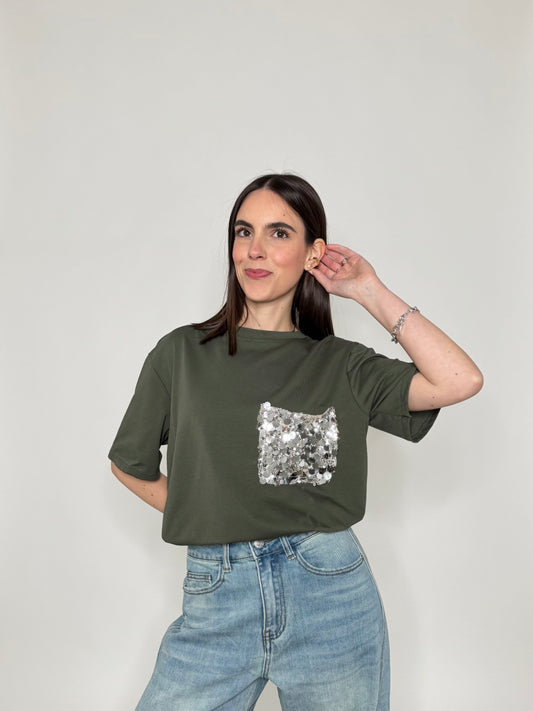T- shirt in cotone con taschino paillette applicato Verde militare