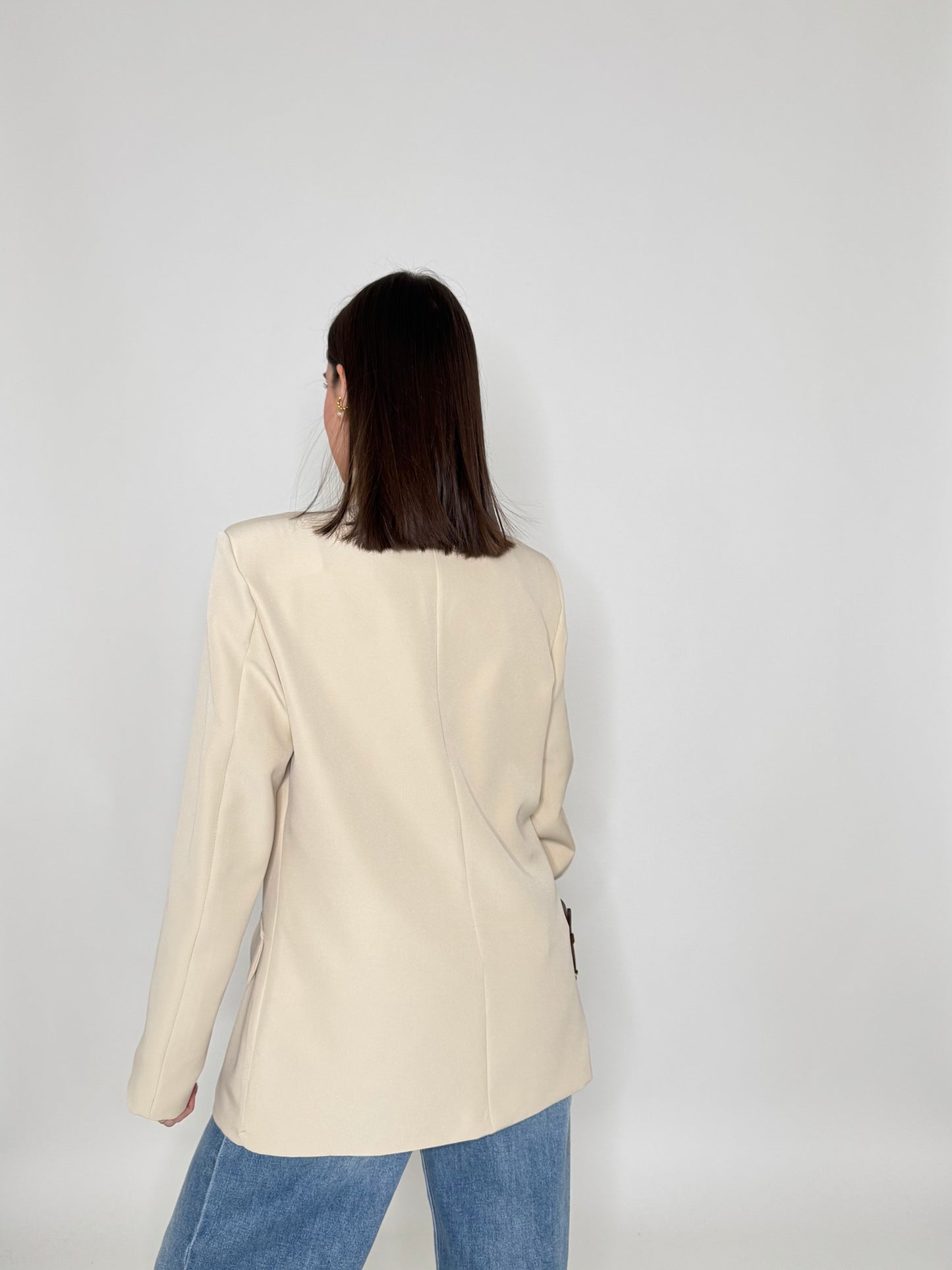 Giacca con chiusura asimmetrica due bottoni Beige
