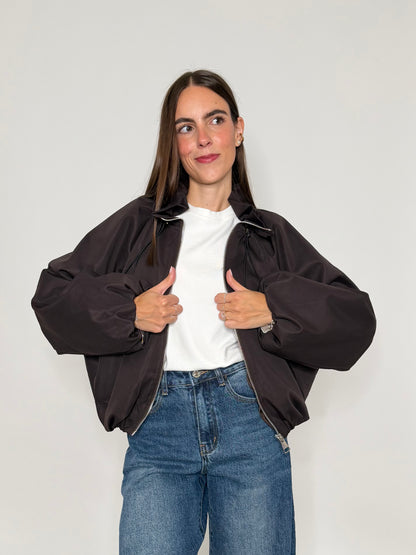 Giacca bomber con collo alto e arricciature ciocco