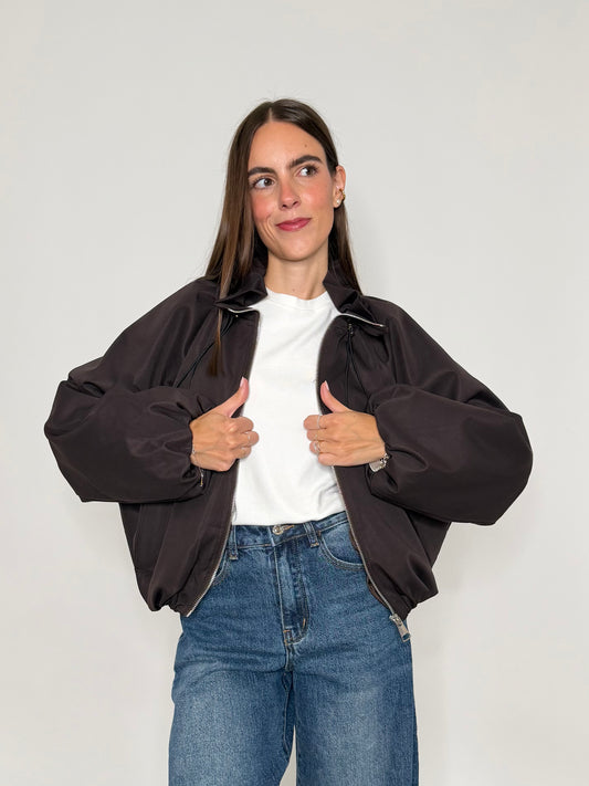 Giacca bomber con collo alto e arricciature ciocco
