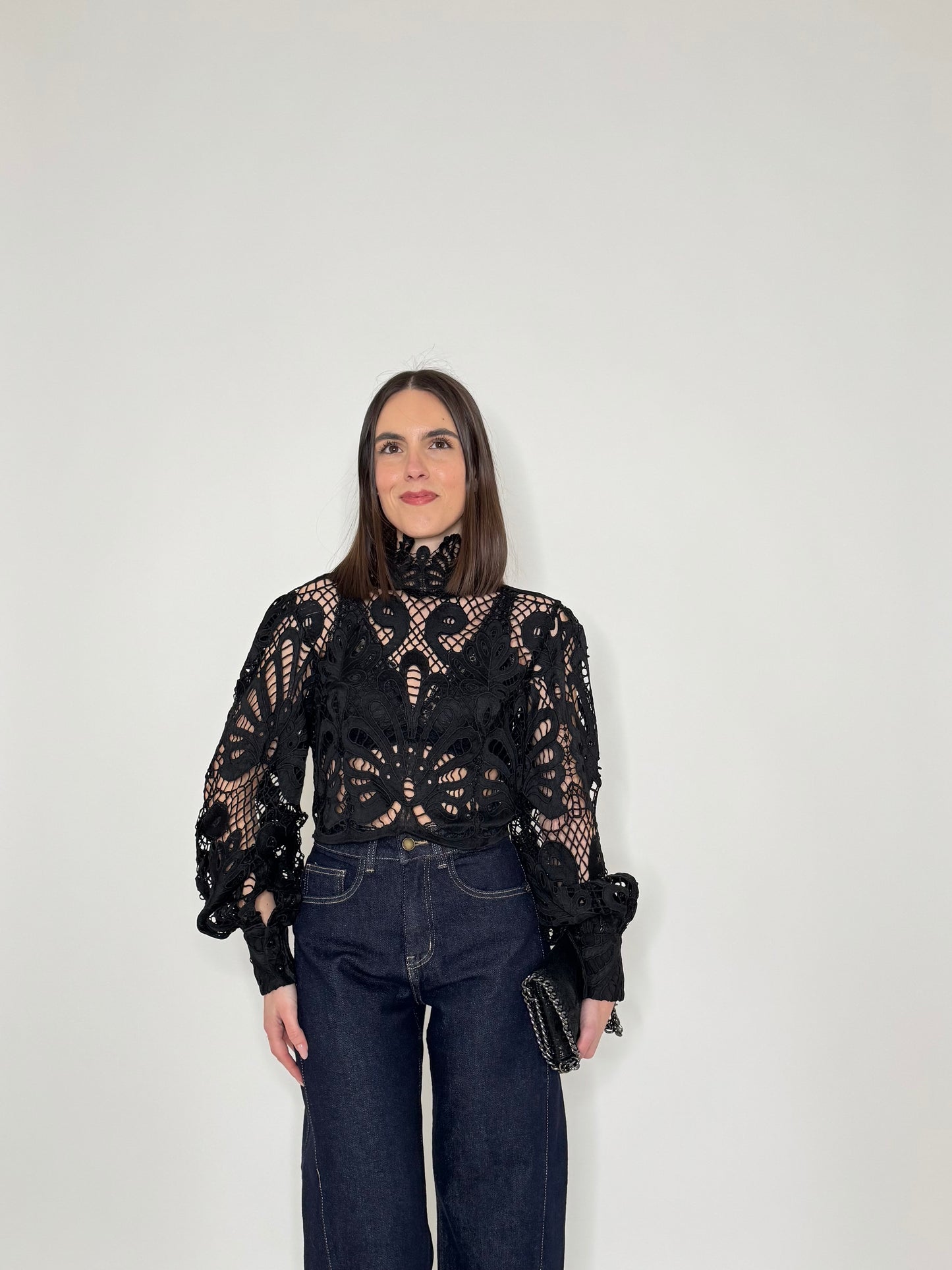 Blusa pizzo strutturato lavorazione macramè