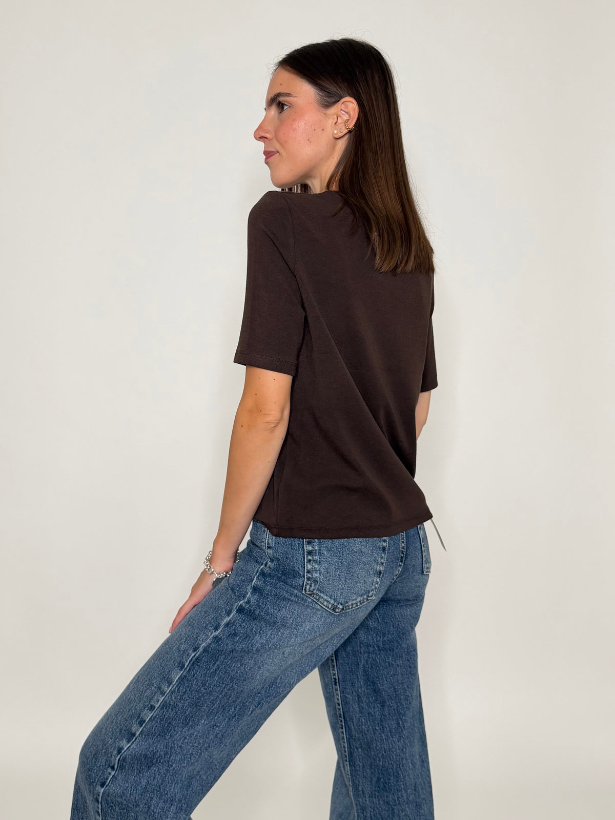 Maglia girocollo basic in viscosa e cotone cioccolato