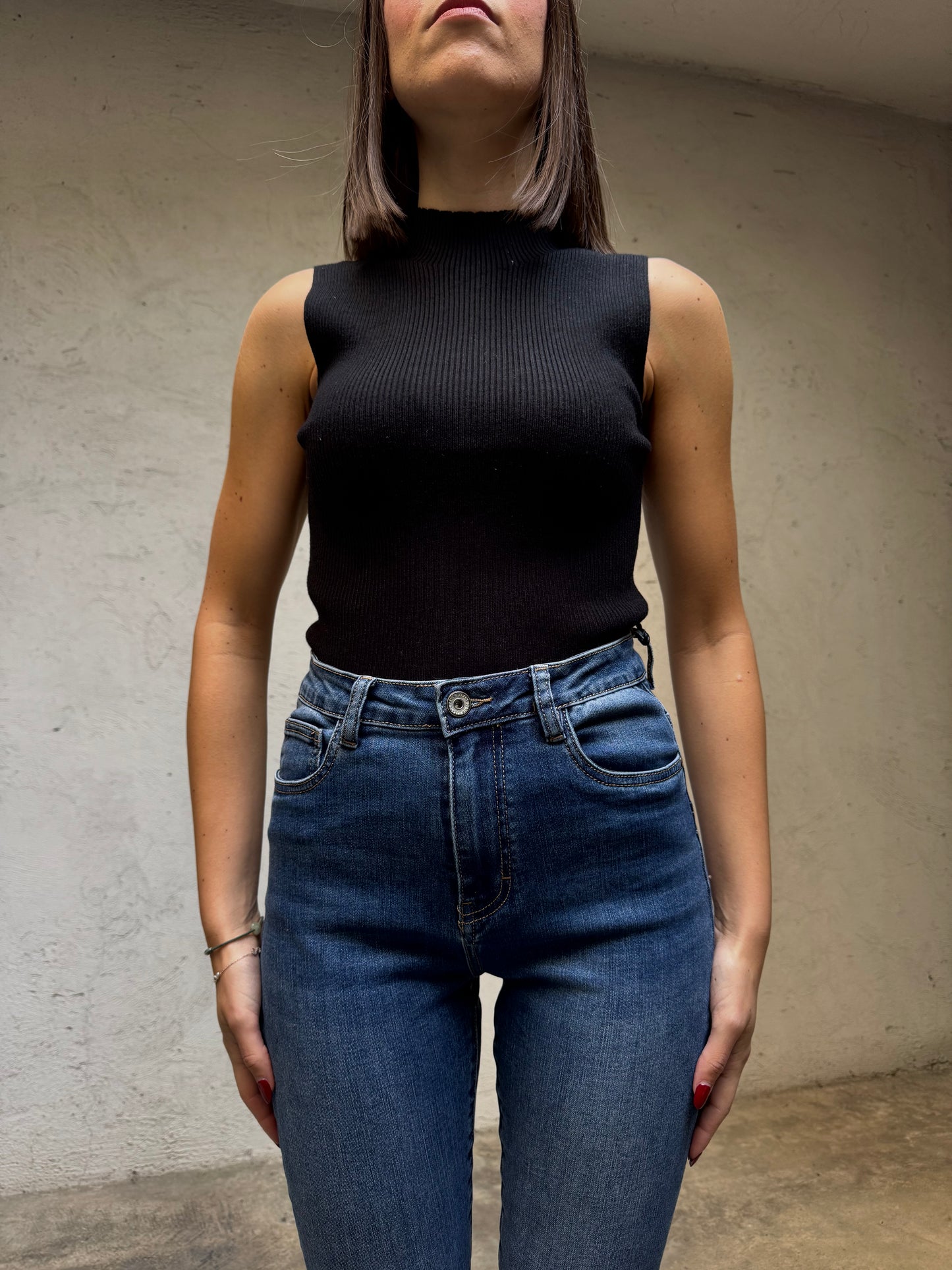 Top mezzo collo in calda viscosa Nero