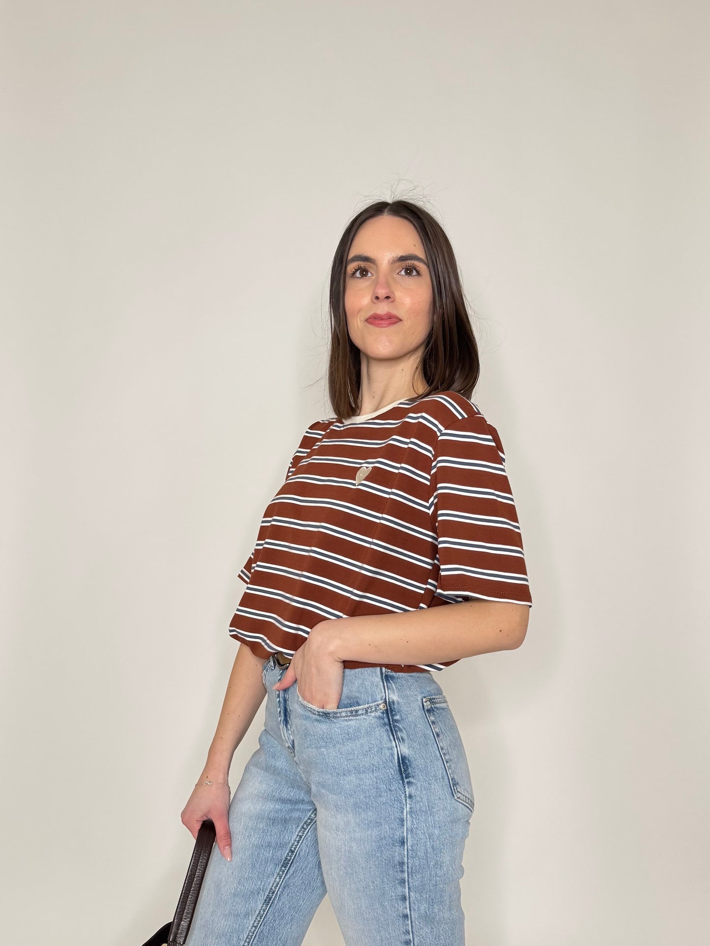 T-shirt millerighe con ricamo in cotone - Cioccolato