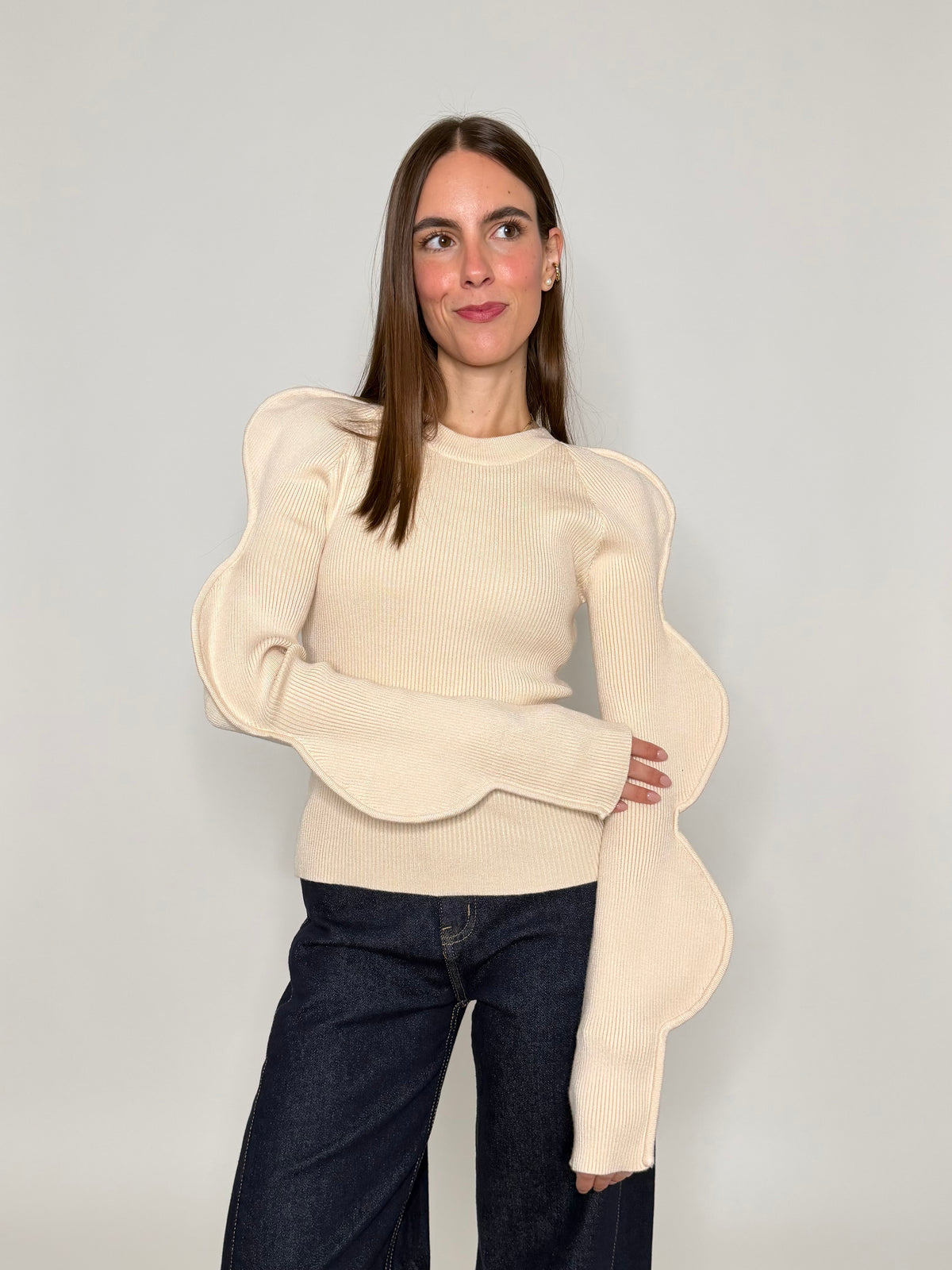 Maglia in morbida viscosa micro costina con manica onda beige
