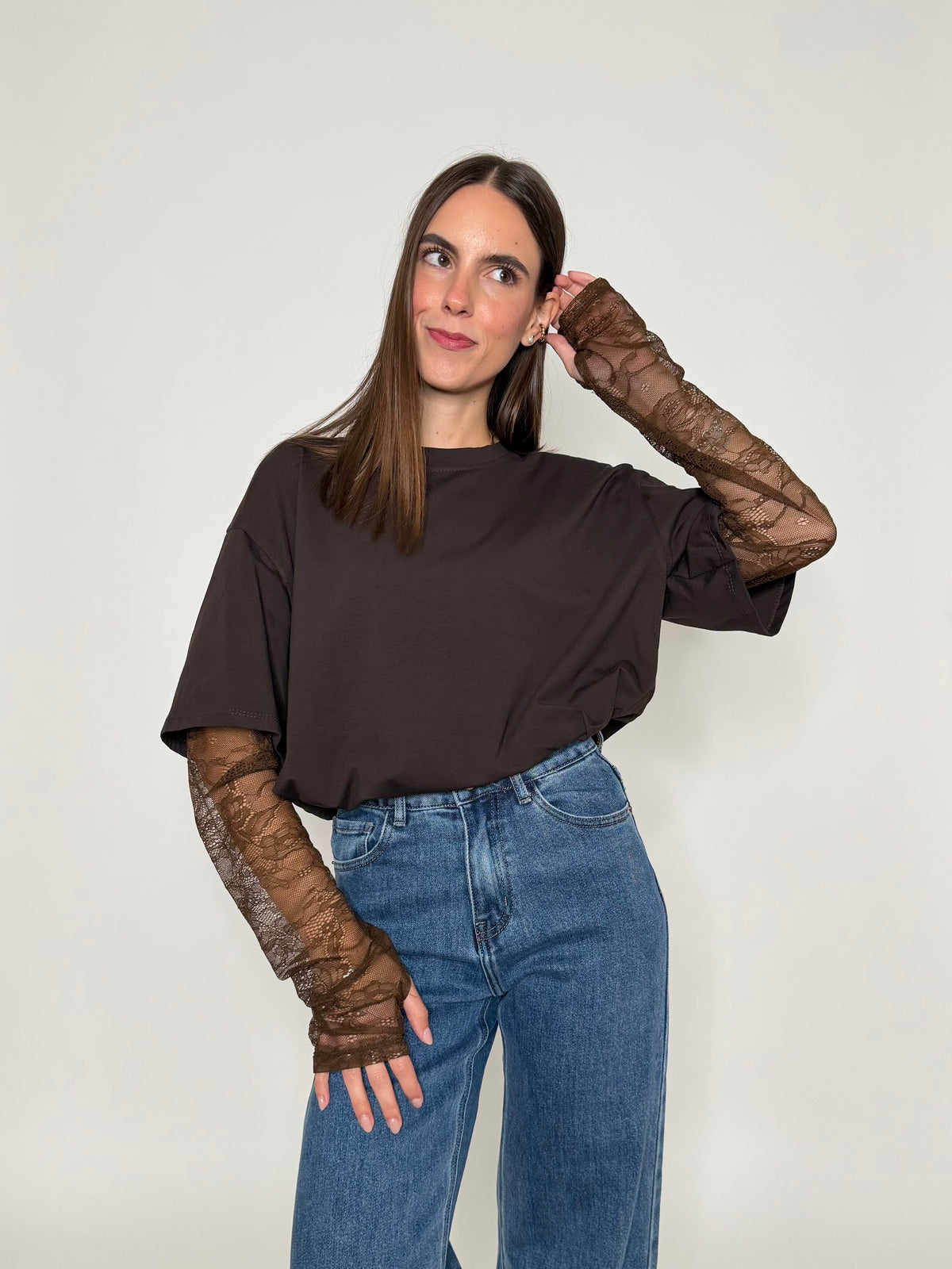 Maglia in cotone con manicotto in pizzo cioccolato