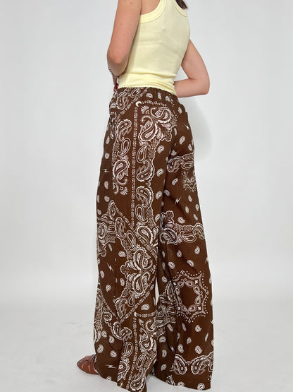 Pantalone in mussola di cotone stampa bandana cioccolato
