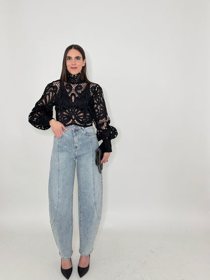 Jeans barrel con impunture Strass