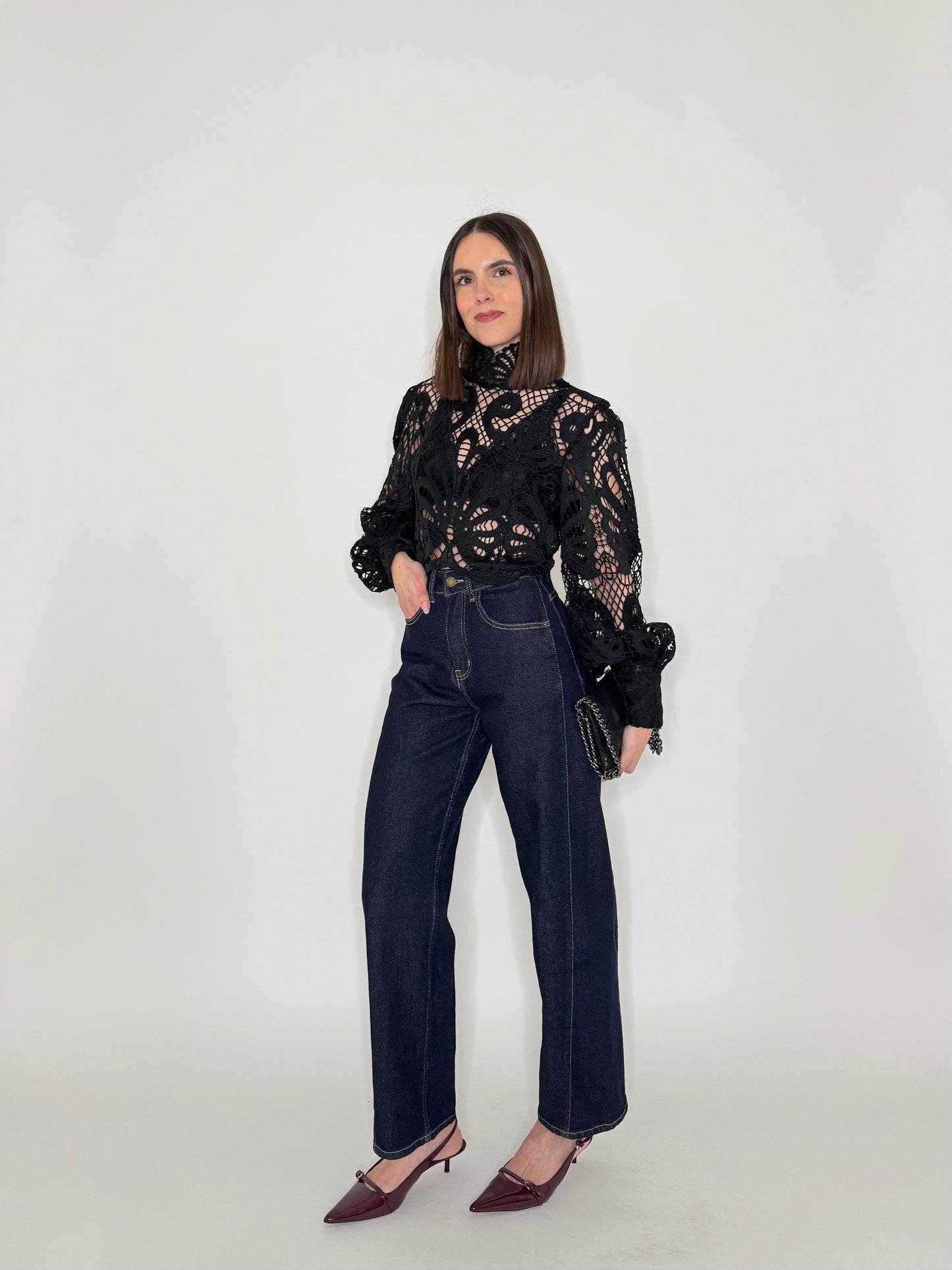 Blusa pizzo strutturato lavorazione macramè