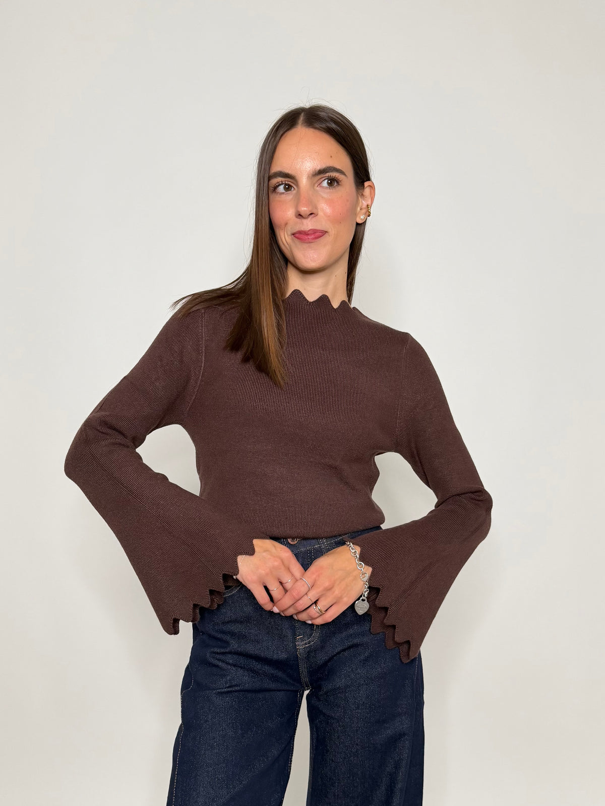 Maglia in morbida viscosa zigzag con manica a campana cioccolato