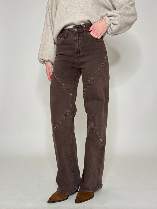 Jeans cioccolato con cabochon