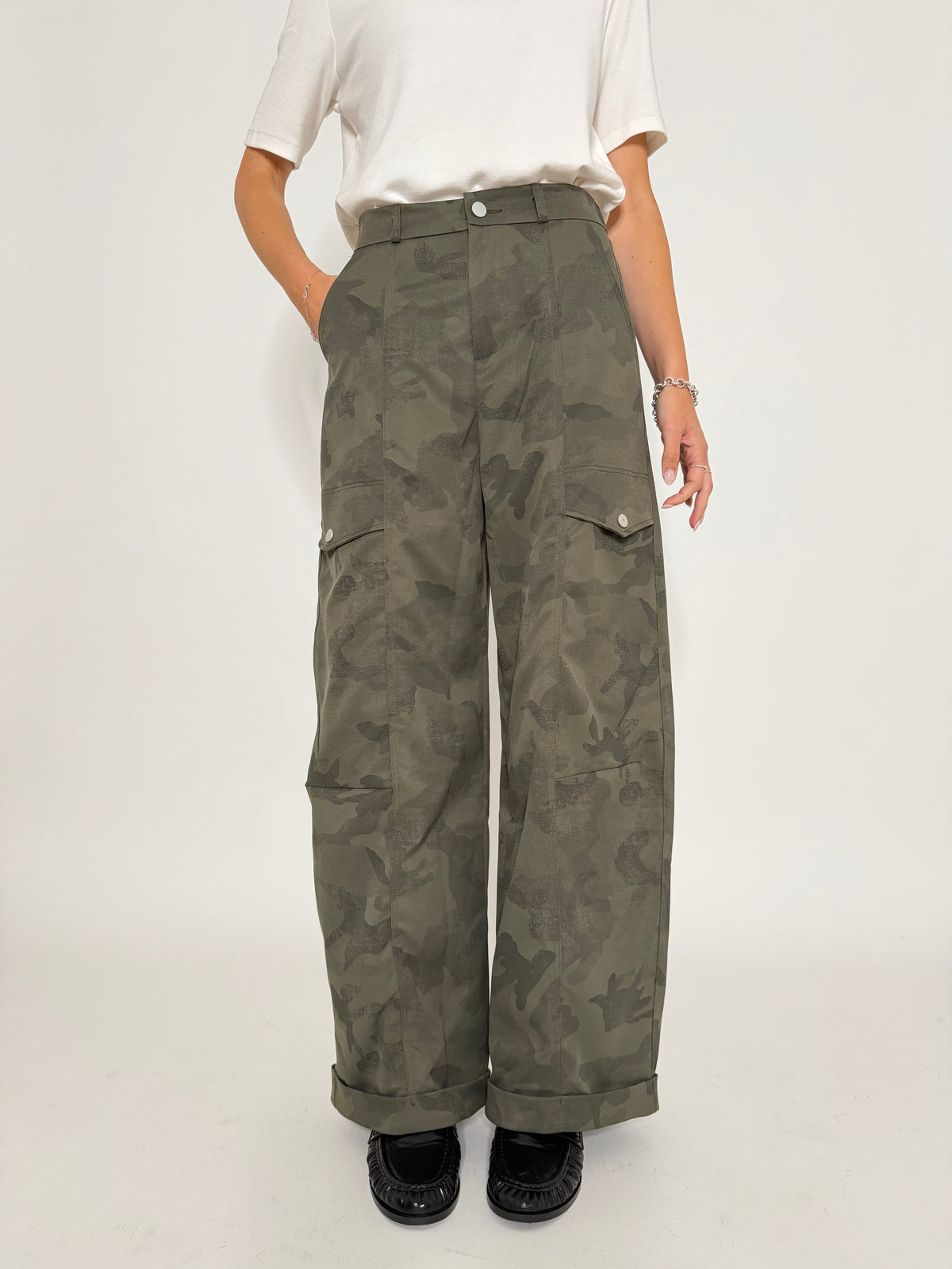 Pantalone cargo wide leg camouflage