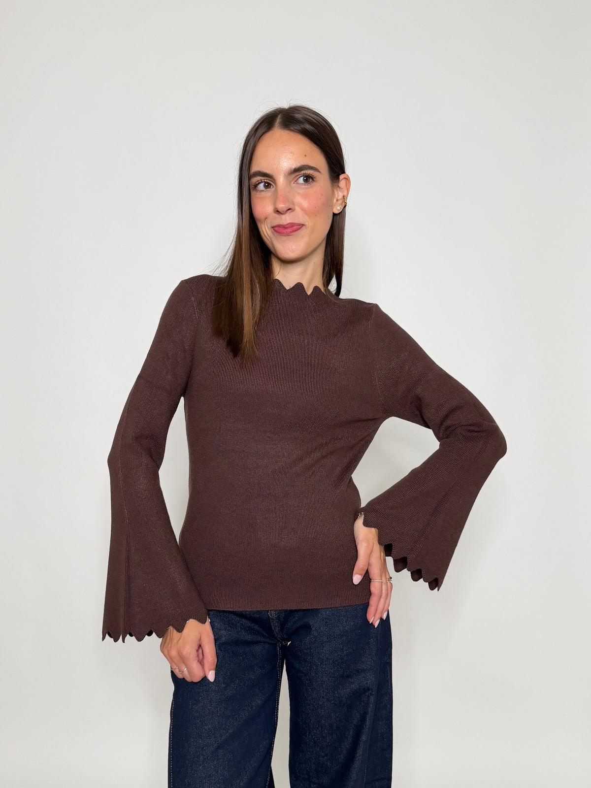 Maglia in morbida viscosa zigzag con manica a campana cioccolato