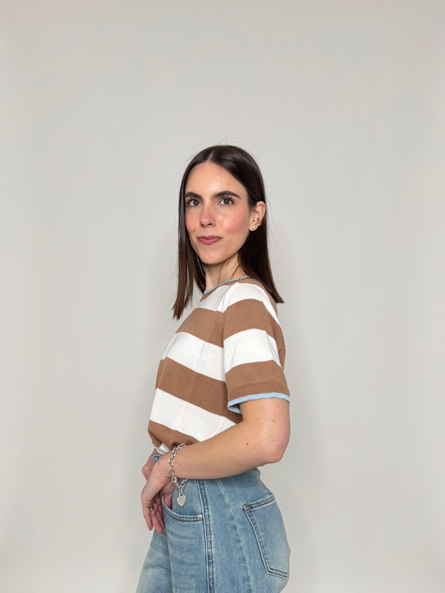 Maglia girocollo a righe manica corta in 100% cotone Panna/Camel/Celeste