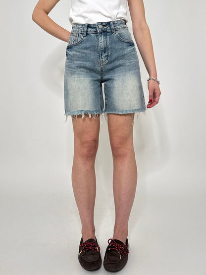 Bermuda in denim sfrangiato con stelle