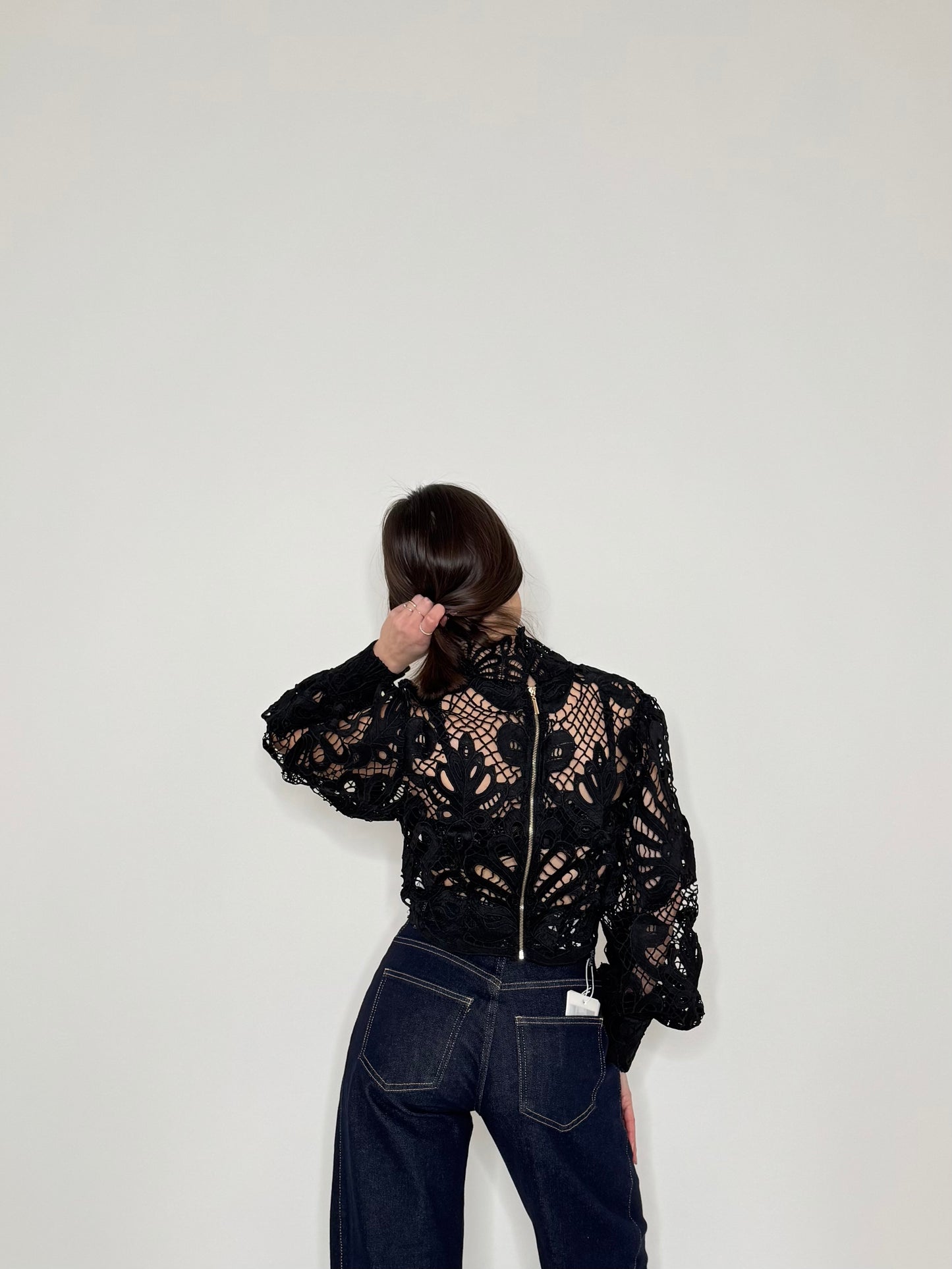 Blusa pizzo strutturato lavorazione macramè