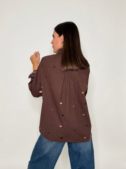 Camicia in cotone cioccolato con dettagli ricamati