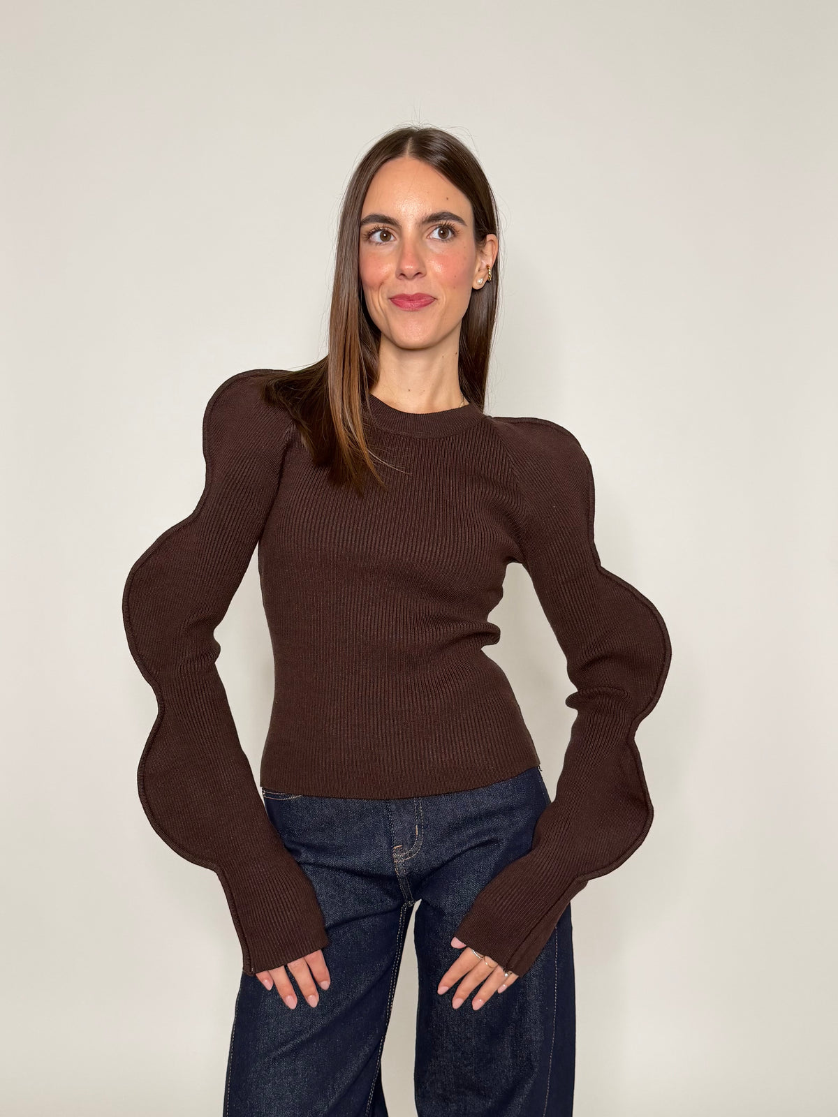 Maglia in morbida viscosa micro costina con manica onda coffee