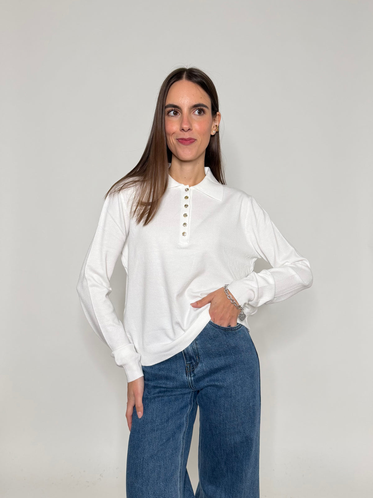 Polo in morbida viscosa con bottoncini gold bianco latte