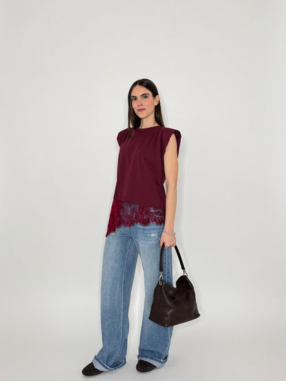 Maglia in cotone con spalle imbottite e pizzo Bordeaux