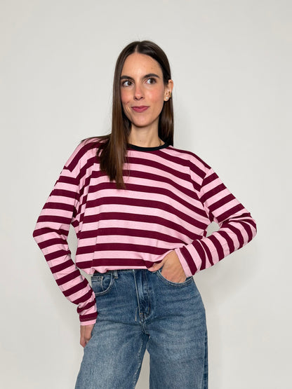 Maglia a righe passe-partout in viscosa bordeaux/rosa girocollo nero