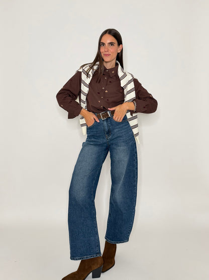 Camicia in cotone cioccolato con dettagli ricamati