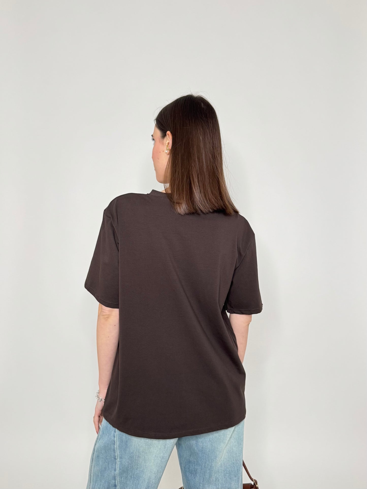 T- shirt in cotone con taschino paillette applicato Cioccolato