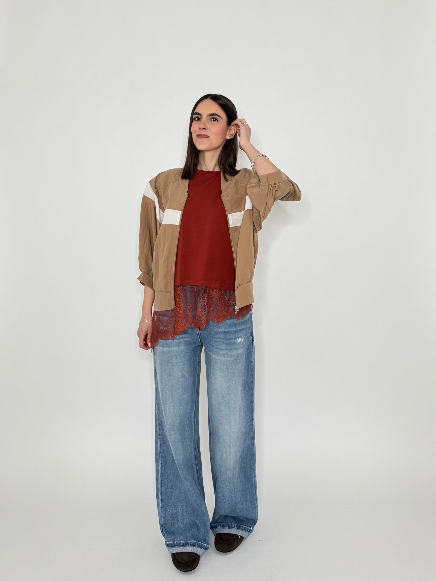 Maglia in cotone con spalle imbottite e pizzo Coccio