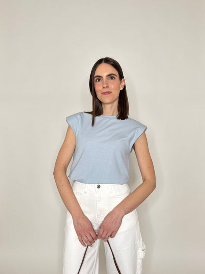 Maglia con spalline imbottite in cotone Celeste