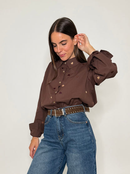 Camicia in cotone cioccolato con dettagli ricamati