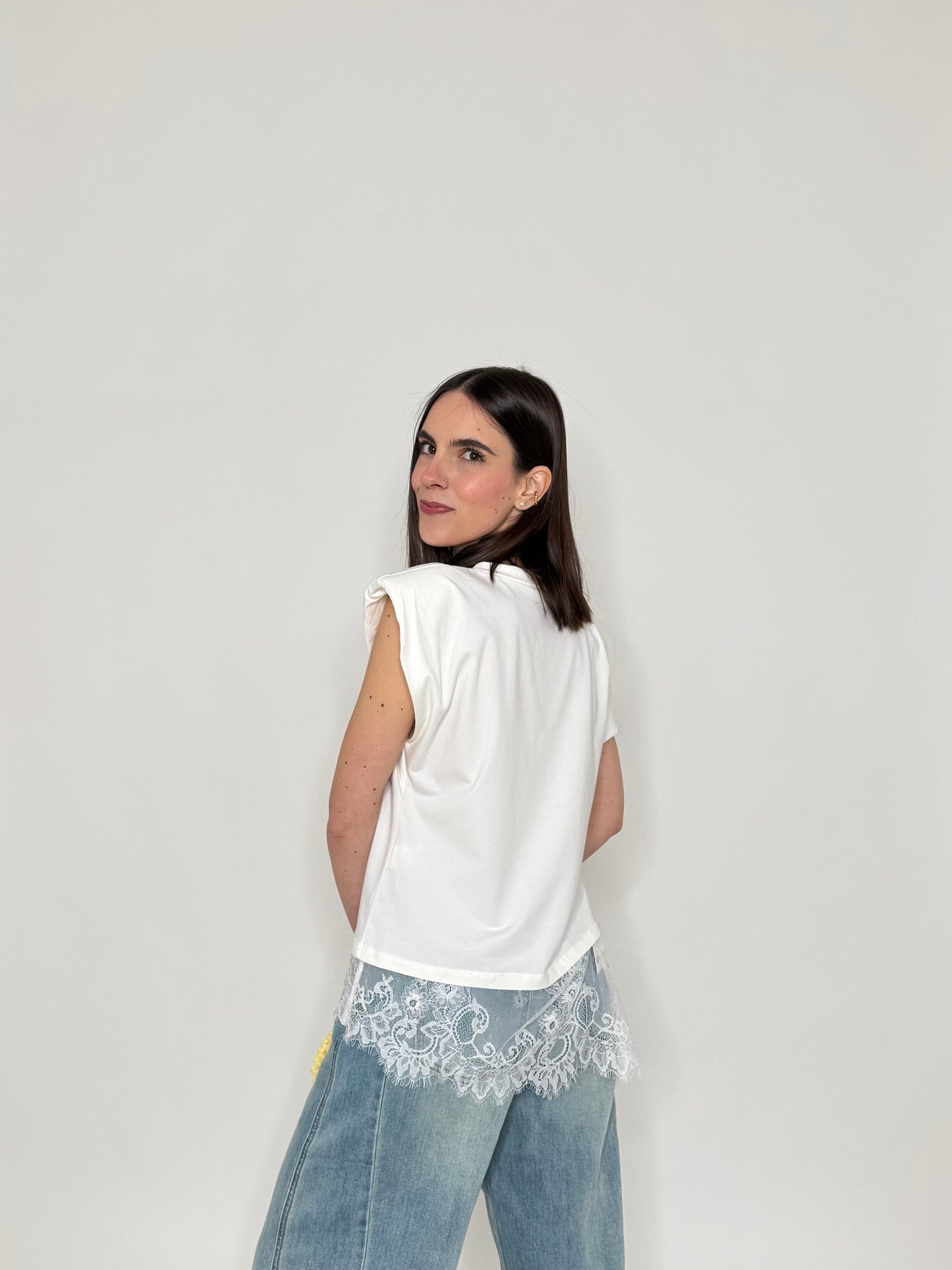 Maglia in cotone con spalle imbottite e pizzo Bianco