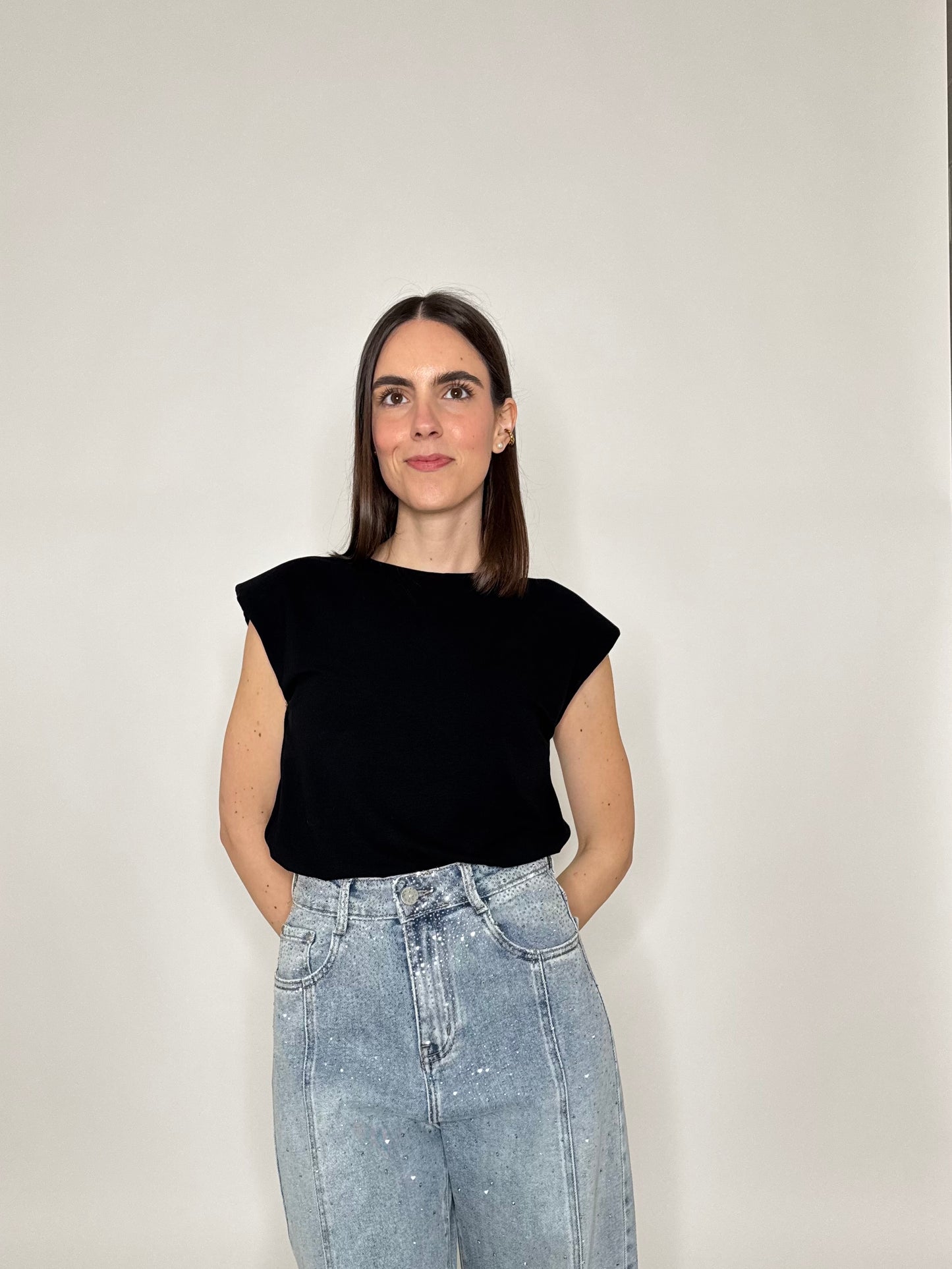 Maglia con spalline imbottite in cotone Nero