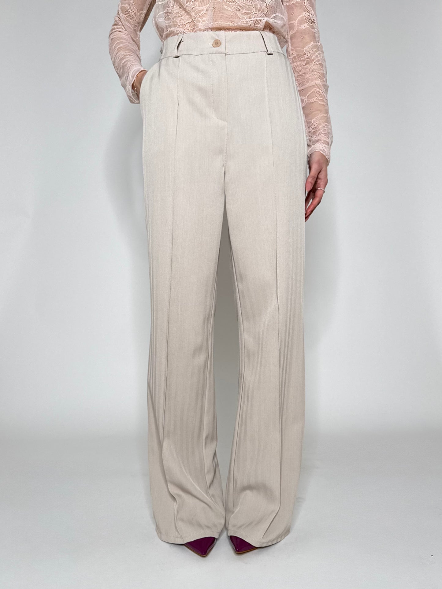 Pantalone morbido taglio elegante Beige