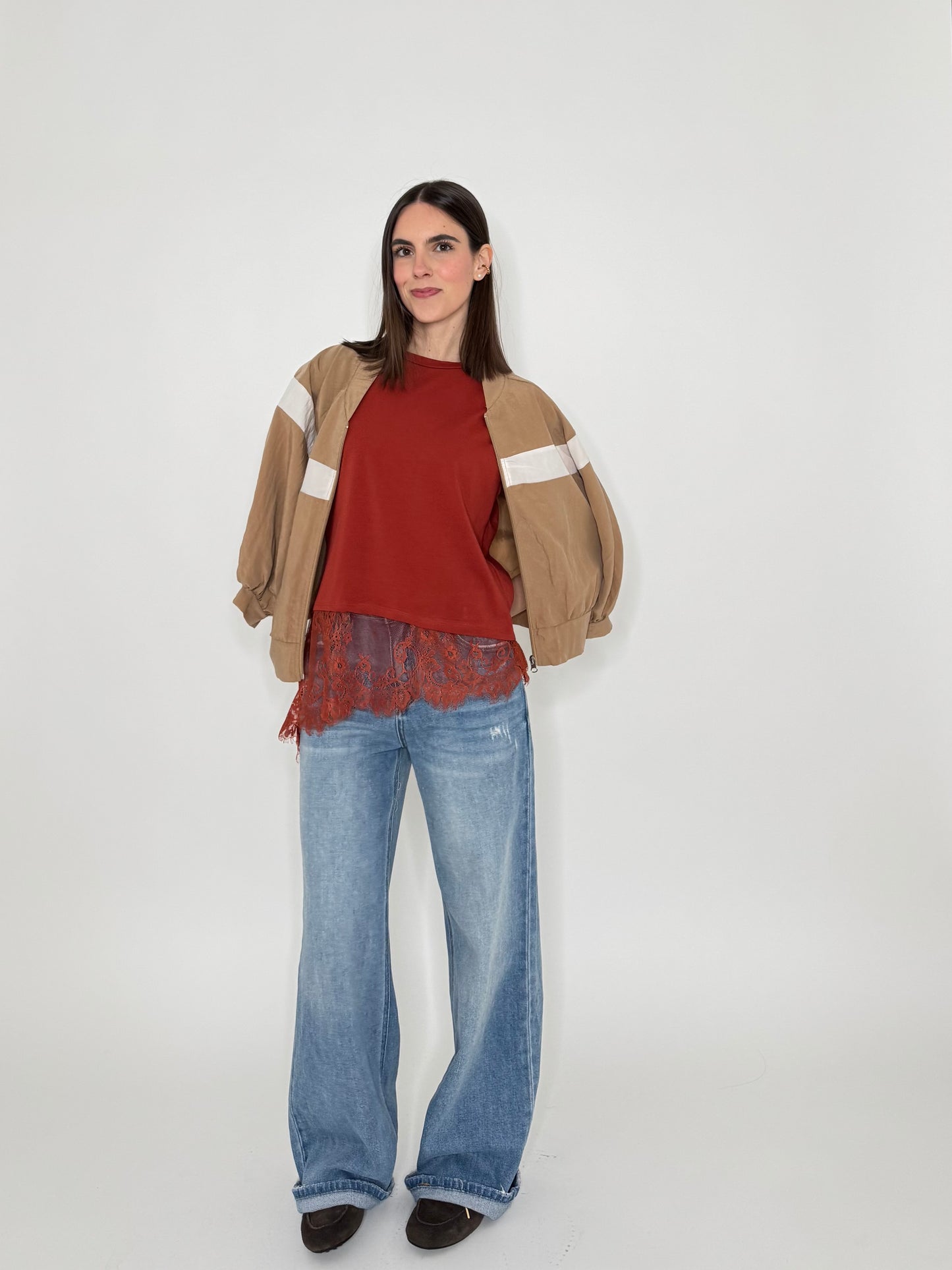 Maglia in cotone con spalle imbottite e pizzo Coccio